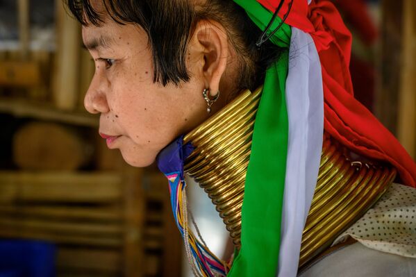 زنان گردن دراز تایلندی
روستای بان تانگ لوانگ - اسپوتنیک ایران  