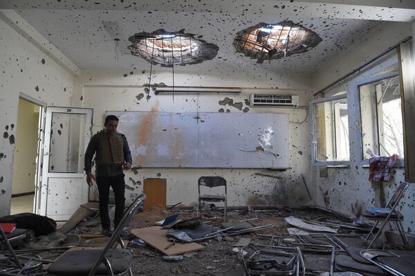 کلاس آسیب دیده در مرکز ملی آماده سازی حقوقی در روز بعد از حمله داعش  - اسپوتنیک ایران  