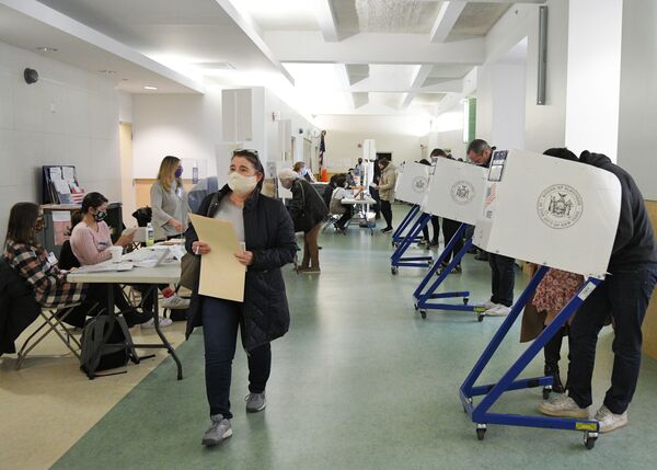 یکی از مراکز اخذ رای در نیویورک - اسپوتنیک ایران  