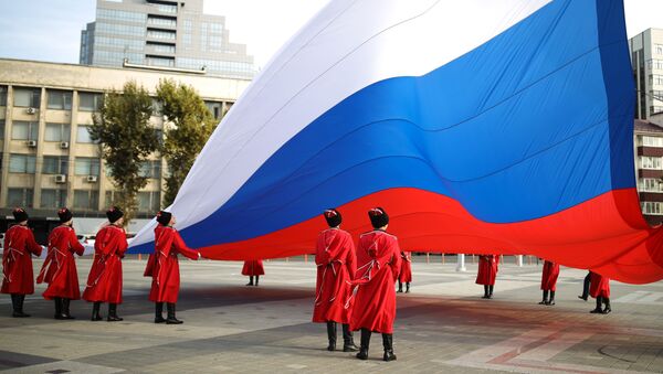 مراسم برافراشتن پرچم روسیه در روز وحدت ملی در کراسنودار - اسپوتنیک ایران  