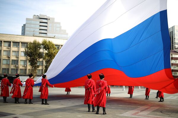 مراسم برافراشتن پرچم روسیه در روز وحدت ملی در کراسنودار - اسپوتنیک ایران  