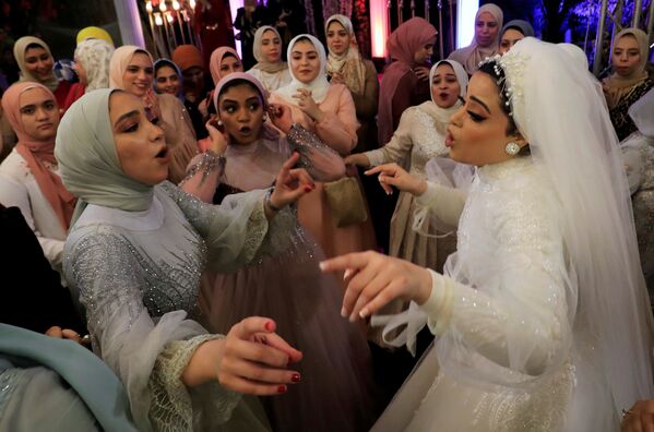 عروسی در مصر در فضای باز در زمان کرونا - اسپوتنیک ایران  