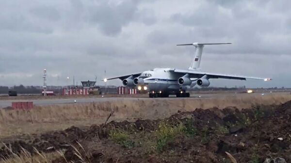 12 هواپیما حامل نیروهای حافظ صلح روسی در ارمنستان فرود آمدند - اسپوتنیک ایران  
