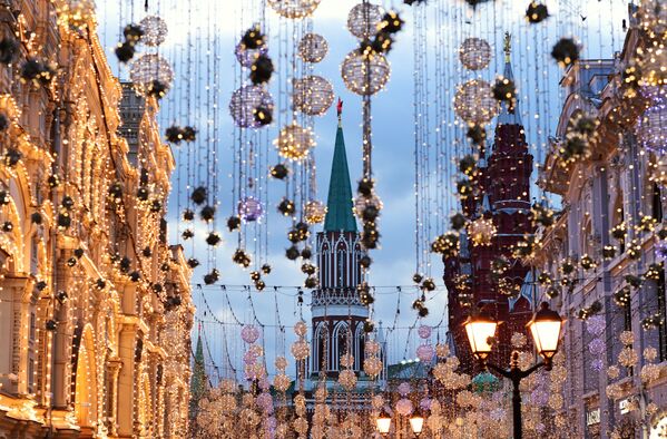 تزیین و دکوراسیون برای سال نو در خیابان نیکولسکایا در مسکو. - اسپوتنیک ایران  