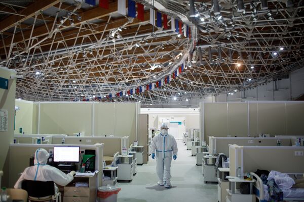 کادر پزشکی در بیمارستان موقتی برای بیماران کرونایی در مسکو - اسپوتنیک ایران  
