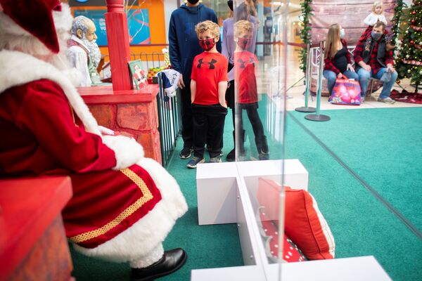 امسال کودکان از حضور نزدیک در کنار بابانوئل محروم می شوند - اسپوتنیک ایران  