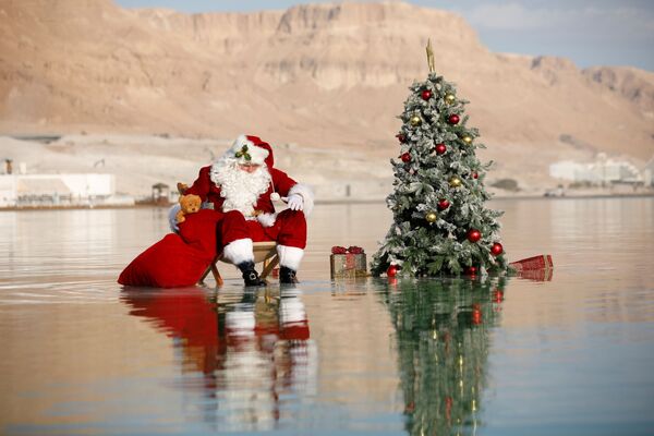 ماجرای بابانوئل تنها در زمان کرونا در آستانه کریسمس 2021 - اسپوتنیک ایران  