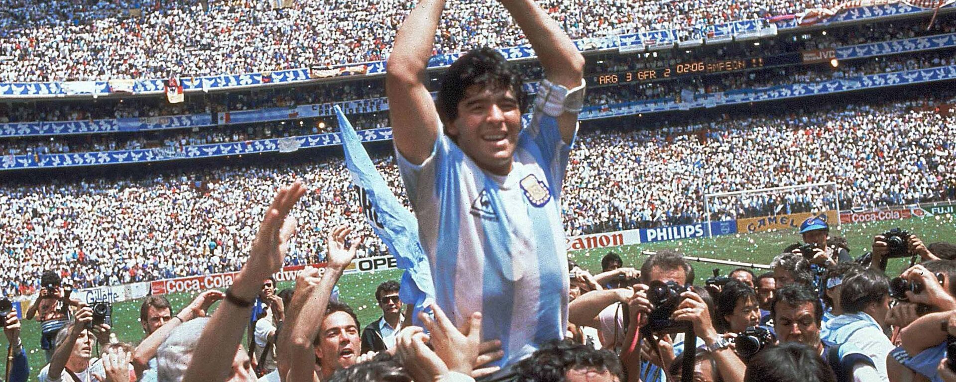 Диего Марадона празднует победу Аргентины в финале чемпионата мира по футболу на стадионе Ацека в Мехико - اسپوتنیک ایران  , 1920, 22.04.2022