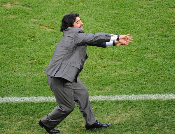 مارادونا در مسابقات نیمه نهای جام جهانی ۲۰۱۰ - اسپوتنیک ایران  