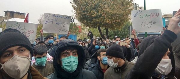 تجمع مقابل مجلس ایران در اعتراض به ترور محسن فخری زاده + تصاویر - اسپوتنیک ایران  