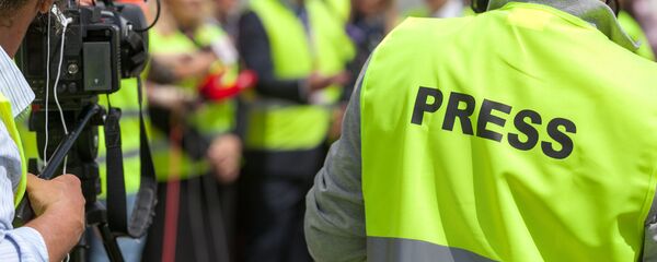 حمله به خبرنگار اوکراینی در پخش زنده+ویدیو حمله به خبرنگار اوکراینی در پخش زنده+ویدیو - اسپوتنیک ایران