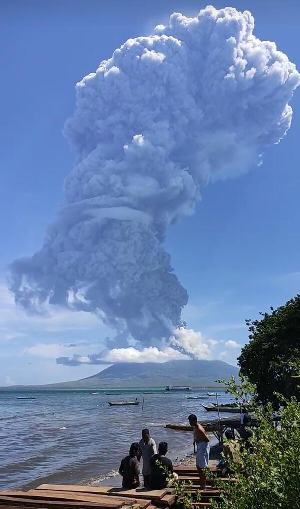 فوران کوه آتشفشان «لوتولوک» در لمباتای اندونزی - اسپوتنیک ایران  