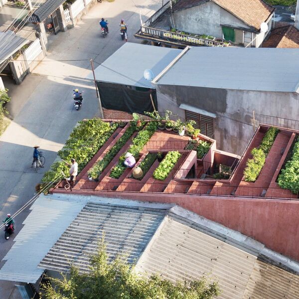 برندگان جوایز کنکور عکاسی دزین
خانه ای با پشت بام قرمز و تزیینات گیاهی در ویتنام - اسپوتنیک ایران  