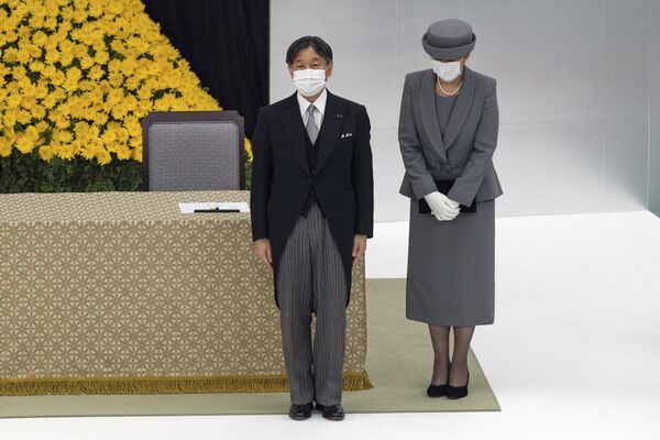 امپراتور ژاپن و ملکه با ماسک - اسپوتنیک ایران  