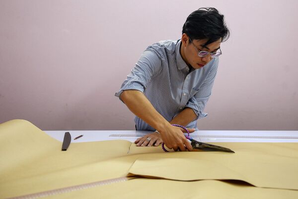 لباس های سنتی ویتنام جزئی از سبک مد حال و آینده می شوند
بنیان گذار شرکت  او وان هین
Y Van Hien - اسپوتنیک ایران  