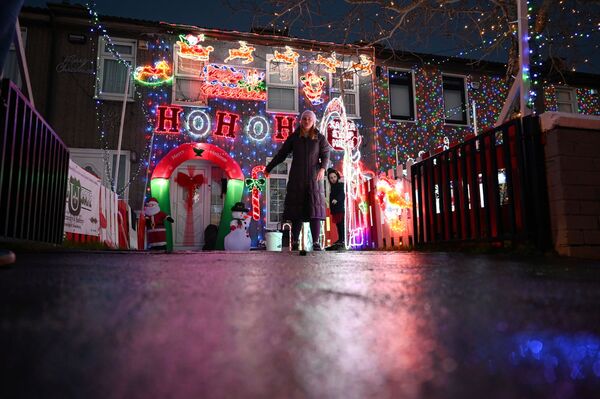 تزیینات کریسمس و سال نو خانه ها و خیابانها
دوبلین - اسپوتنیک ایران  