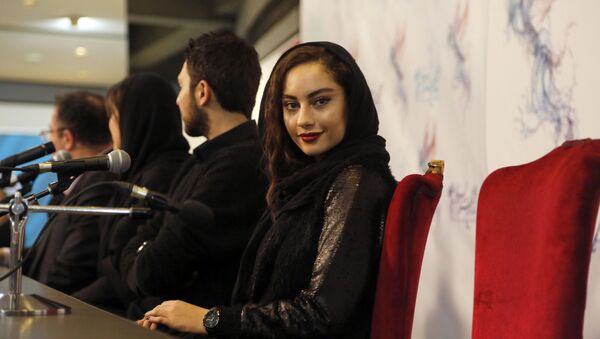 زیباترین چهره‌های سال 2020 میلادی
پروانه تارلان، هنرپیشه ایرانی - اسپوتنیک ایران  