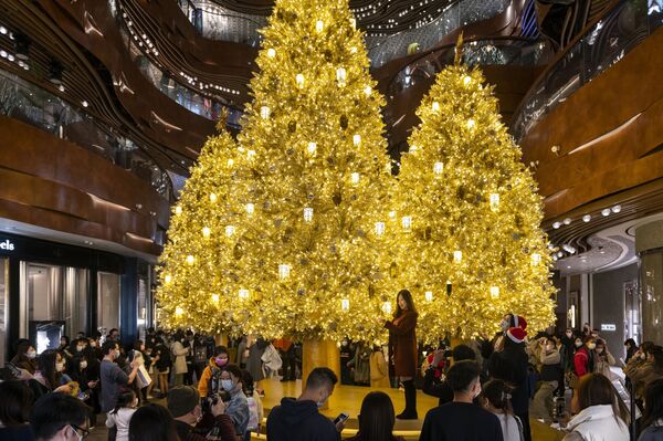 کاج‌های طلایی کریسمس
تزیینات عید میلاد و سال نو در هنگ کنگ - اسپوتنیک ایران  