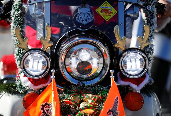 رژه بابانوئل های ژاپنی با موتورسیکلت های هارلی دیویدسون - اسپوتنیک ایران  