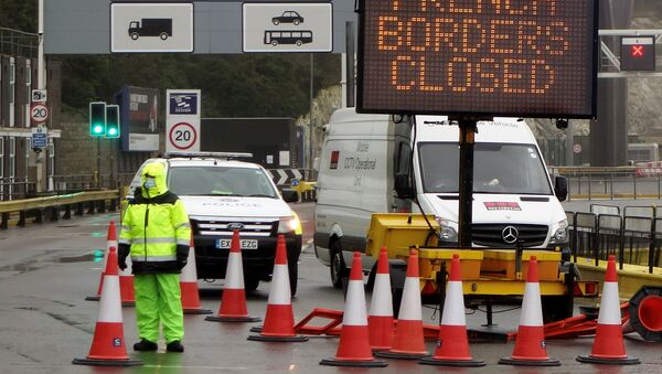 Предупреждение закрытии французской границы на въезде в порт Дувр в Кенте на юго-востоке Англии - اسپوتنیک ایران  