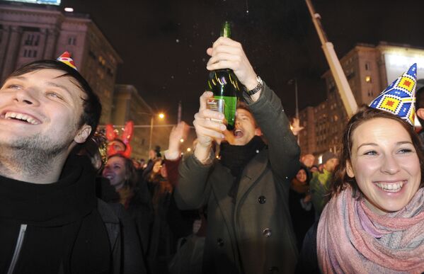 لهستانی در خیابان ورشو سال نو را جشن می گیرند - اسپوتنیک ایران  
