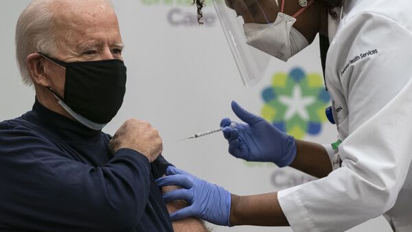 بایدن واکسن دوم ویروس کرونا را تزریق کرد - اسپوتنیک ایران  