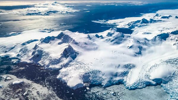 بزرگترین کوه یخی جهان به چهار قسمت تقسیم شد - اسپوتنیک ایران  