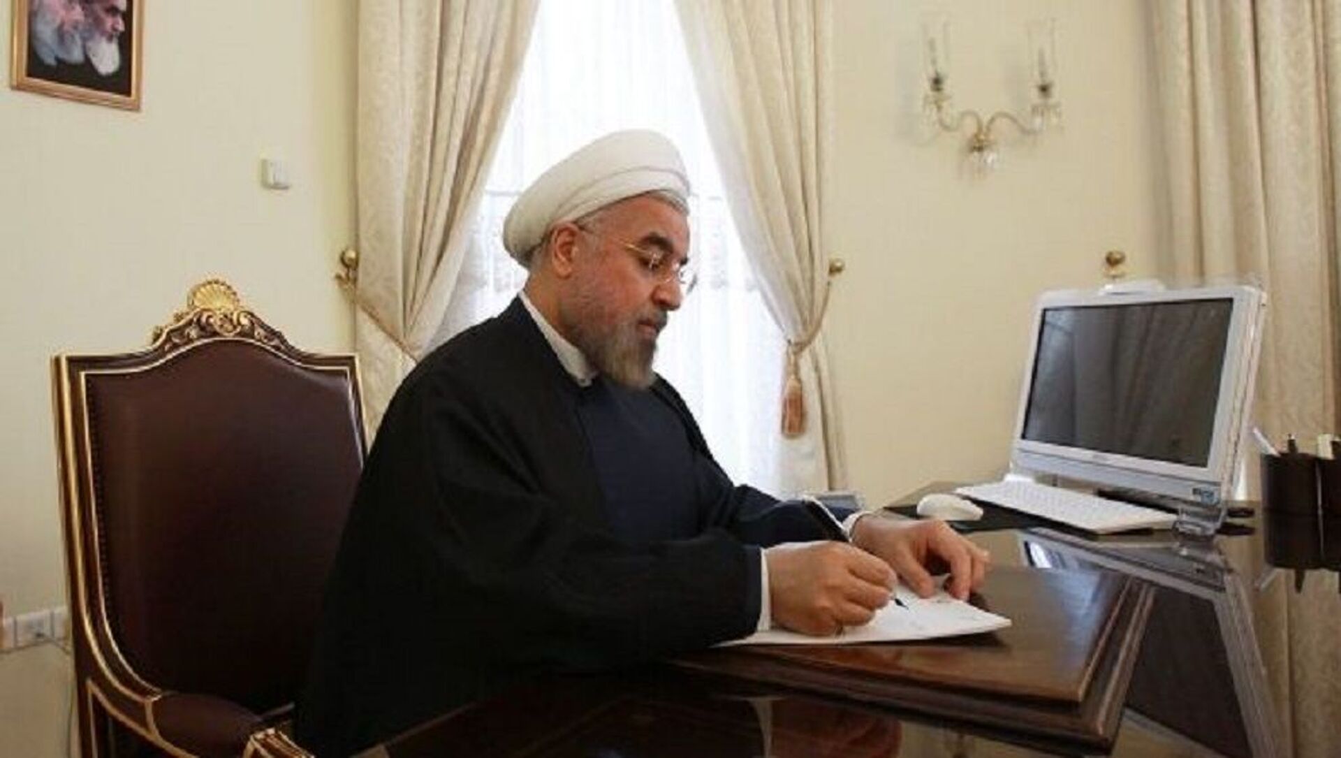 واکنش کاربران شبکه‌های مجازی به عذرخواهی روحانی از مردم - اسپوتنیک ایران  , 1920, 02.08.2021