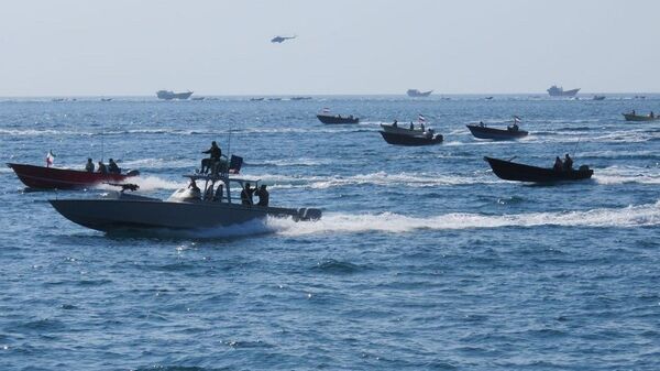 سومین رزمایش شناوری بسیج دریایی ایران در خلیج فارس برگزار شد - اسپوتنیک ایران  