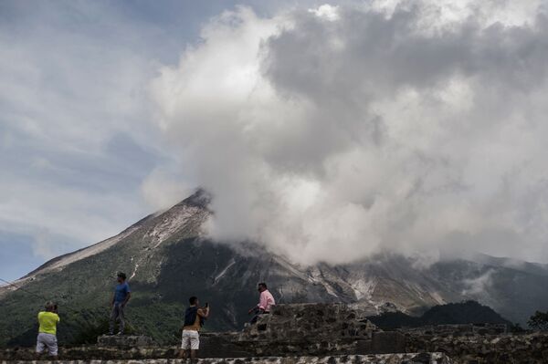 فوران کوه آتشفشان سمرو در اندونزی   - اسپوتنیک ایران  