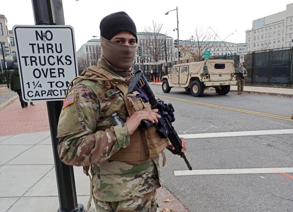 نظامیان گارد ملی آمریکا در نزدیکی ساختمان کاپیتولی در واشنگتن - اسپوتنیک ایران  