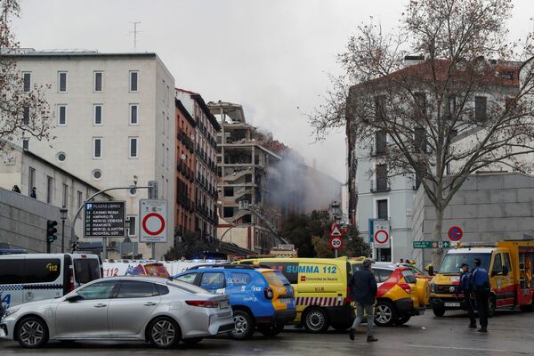 دود و خرابی در محل انفجار در مرکز مادرید، اسپانیا - اسپوتنیک ایران  