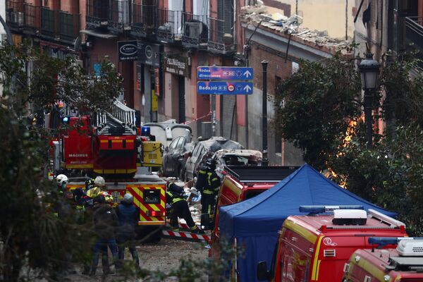 نیروهای آتش نشانی در محل انفجار در مادرید - اسپوتنیک ایران  