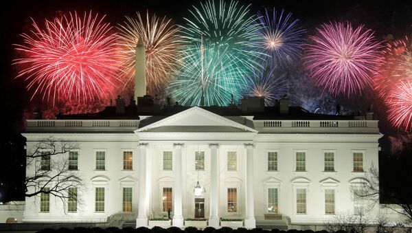 آتش بازی بر فراز کاخ سفید پس از مراسم تحلیف جو بایدن، رئیس جمهور آمریکا - اسپوتنیک ایران  