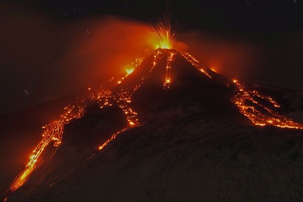 رویدادهای هفته به روایت تصویر
فوران آتشفشان در ایتالیا - اسپوتنیک ایران  