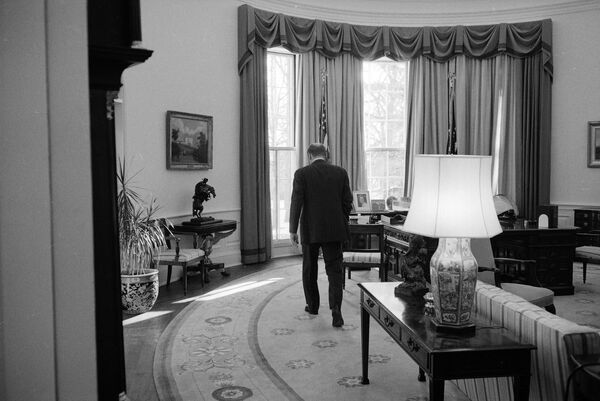 دفتر بیضی کاخ سفید در گذر سالها
رئیس جمهور فورد، سال 1977 میلادی - اسپوتنیک ایران  