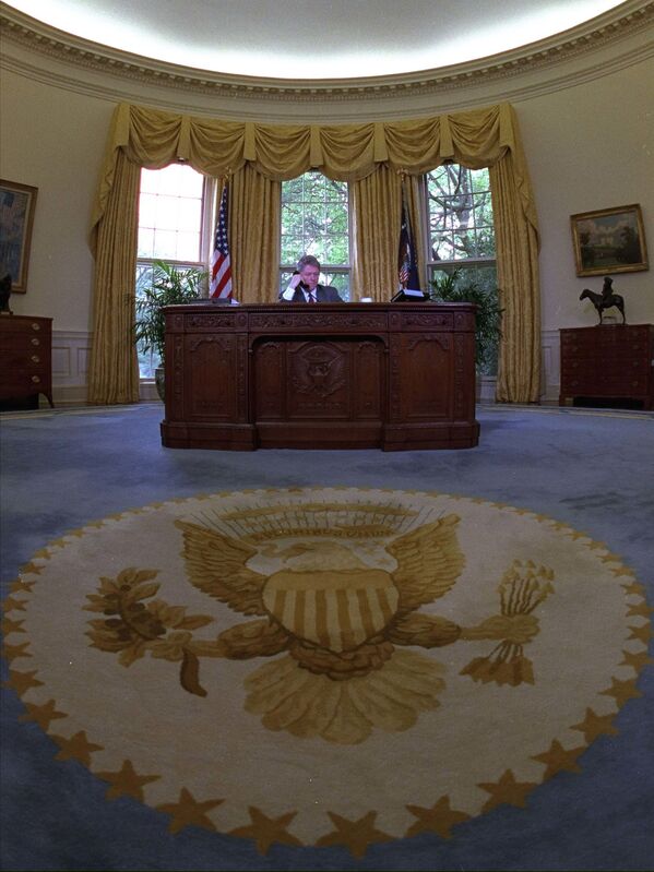 دفتر بیضی کاخ سفید در گذر سالها
رئیس جمهور کلینتون، سال 1993 میلادی - اسپوتنیک ایران  