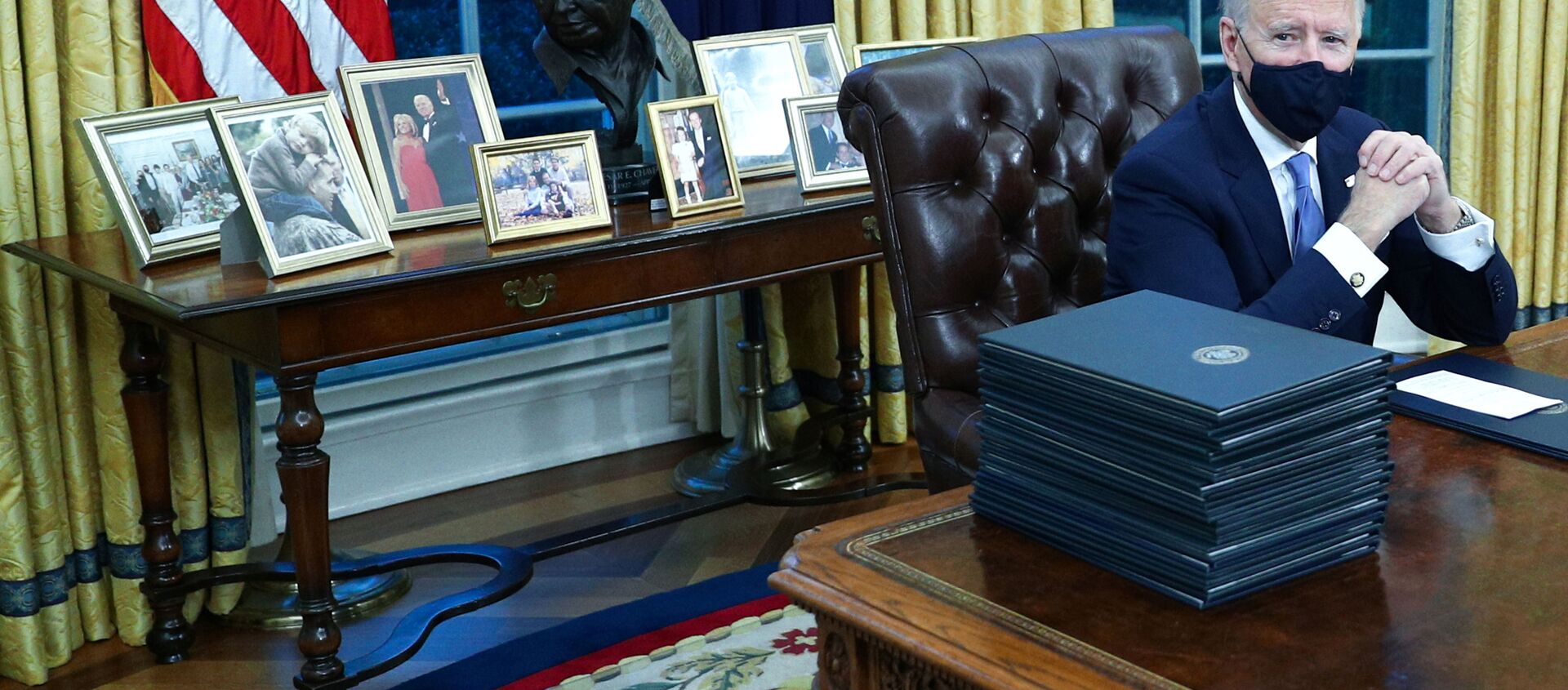Президент США Джо Байден в Овальном кабинете в Белом доме, 2021 год  - اسپوتنیک ایران  , 1920, 05.02.2021