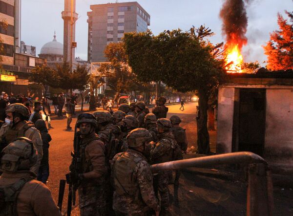  ارتش در شهر طرابلس  در جریان تظاهرات اعتراضی در لبنان - اسپوتنیک ایران  