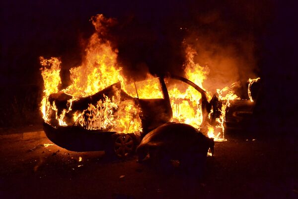 آتش زدن خودرو در شهر طرابلس لبنان  - اسپوتنیک ایران  