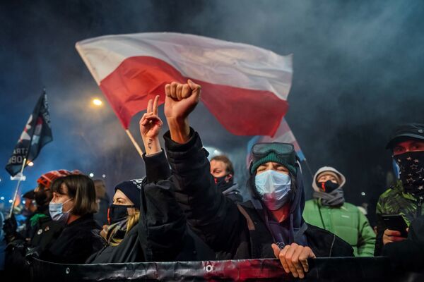 رویدادهای هفته به روایت تصویر
تظاهرات در لهستان - اسپوتنیک ایران  