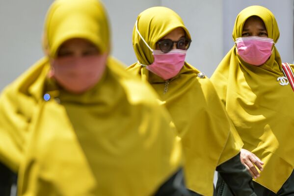 زنان با حجاب و ماسک در اندونزی - اسپوتنیک ایران  