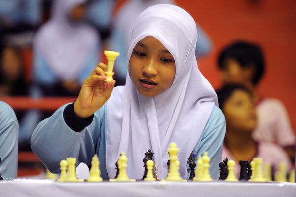 دختر جوان در مسابقات شطرنج در جاکارتا - اسپوتنیک ایران  