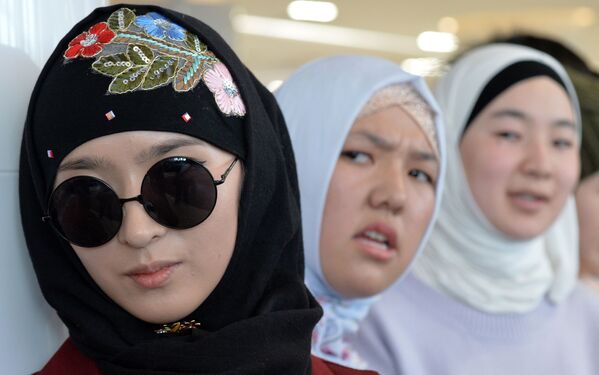 زنان قرقیز در مراسم روز جهانی حجاب در بیشکک - اسپوتنیک ایران  
