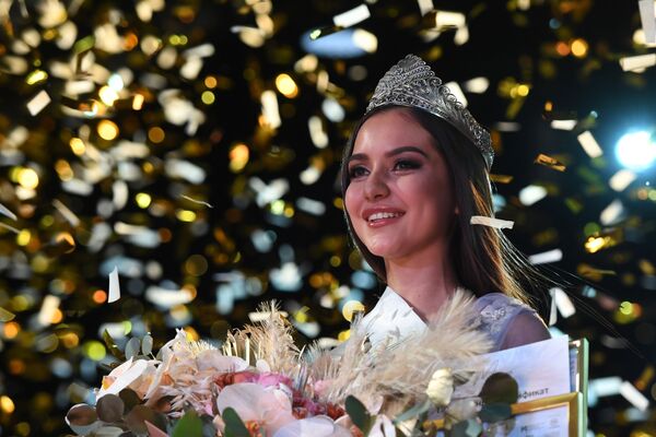 برنده مسابقه ملکه زیبایی تاتارستان ۲۰۲۱ دینا یونسوا  - اسپوتنیک ایران  