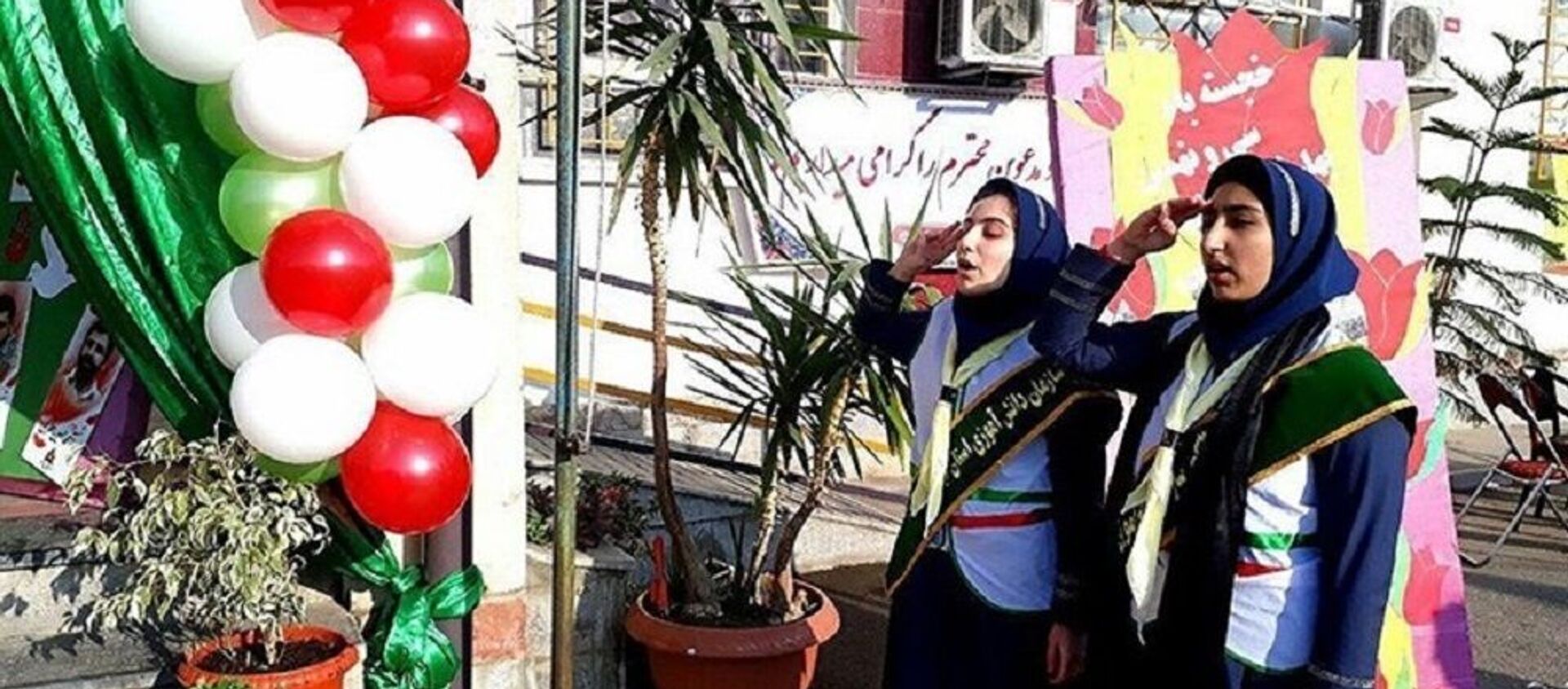 بنرهای عجیب شهرداری مشهد به مناسبت دهه فجر + عکس - اسپوتنیک ایران  , 1920, 31.01.2021