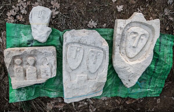 صفحات سنگی متعلق به فرهنگ «اواخر سکاها» که در تحقیقات گورستان کیل دره در نزدیکی سواستاپل کشف شد
 - اسپوتنیک ایران  
