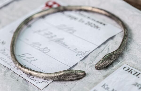 دستبند برنزی که در تحقیقات گورستان کیل دره در نزدیکی سواستاپل کشف شد
 - اسپوتنیک ایران  