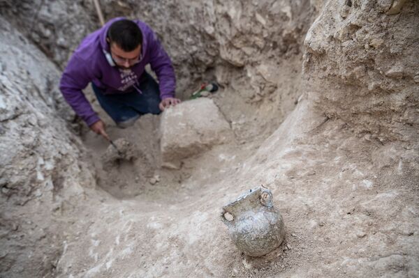 اعضای گروه باستانشناسی در کیل دره نزدیک سواستاپل - اسپوتنیک ایران  