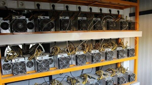دستگاه‌ های غیرقانونی استخراج ارز دیجیتال در ایران  - اسپوتنیک ایران  
